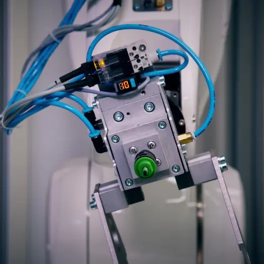 Seedpicker and trayfeeder